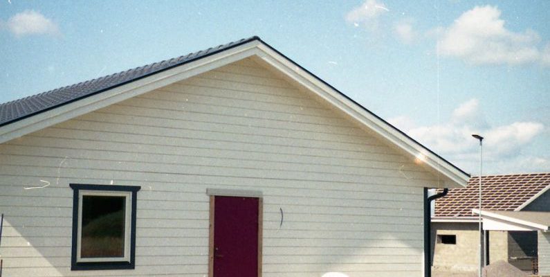 Film Locations - Facade of residential house in suburb area